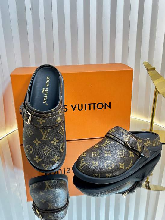 Picture of Louis Vuitton Slippers _SKULVsz35-40h0601634